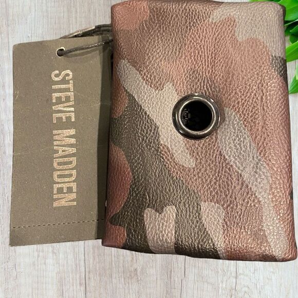 NWT Steve Madden Camo Pet Waste Poop Bag Dispenser Bag - Picture 4 of 5